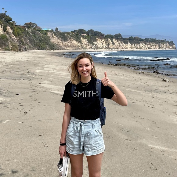 Meet your Posher, Laura - Picture 1 of 1